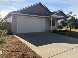 324 Cedar Ridge Dr, Cave Junction, OR 97523