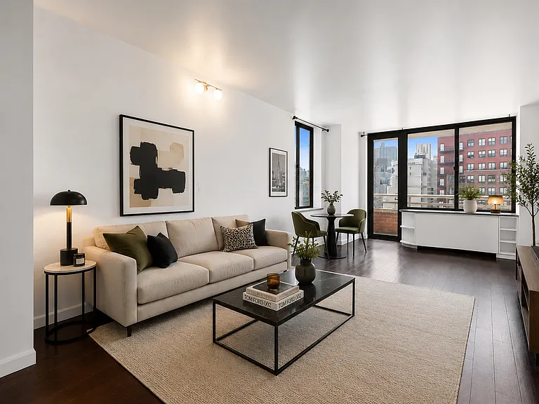 236 E 47th St #17B — Photo 1