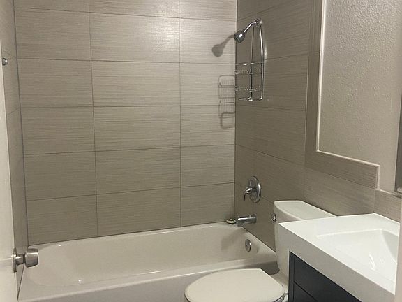 4th image of 827 E Joan D Arc Ave