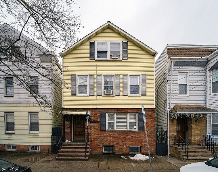 1st image of 390 Lafayette St