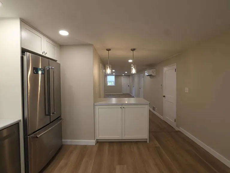 1534 N Woodburn Ave — Photo 9
