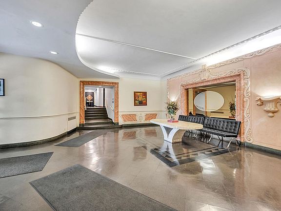 4th image of 6361 99th St Ste 1