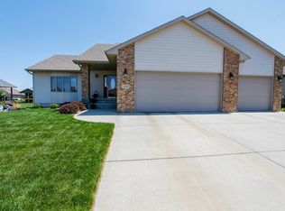 406 Erin Cir, Hartford, SD 57033