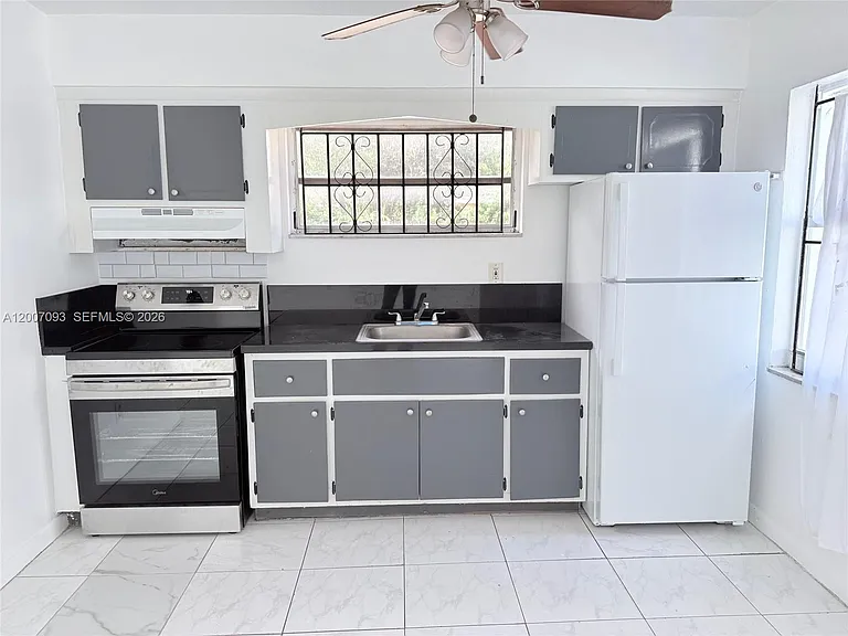 121 NE 80th Ter #4 — Photo 2