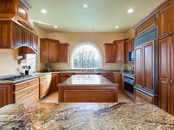 3rd image of 545 E Tarters Ferry Rd