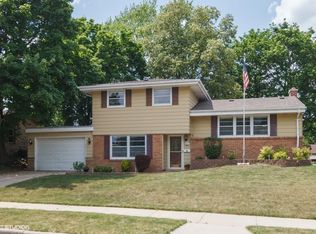W149N8253 Norman Dr, Menomonee Falls, WI 53051