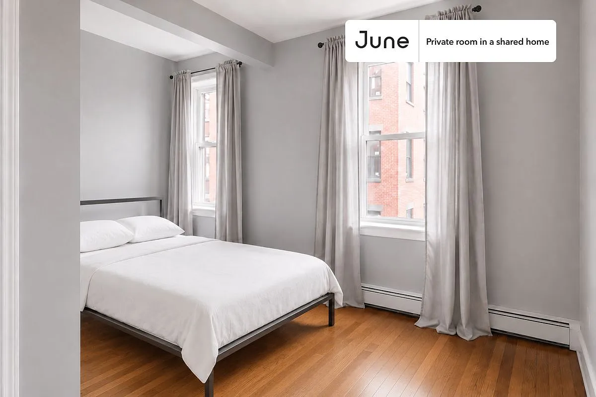 Queen bedroom in 3 bed/1 bath home in North End #472 A — Photo 1