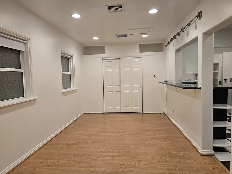 141 N Lincoln St #B — Photo 3