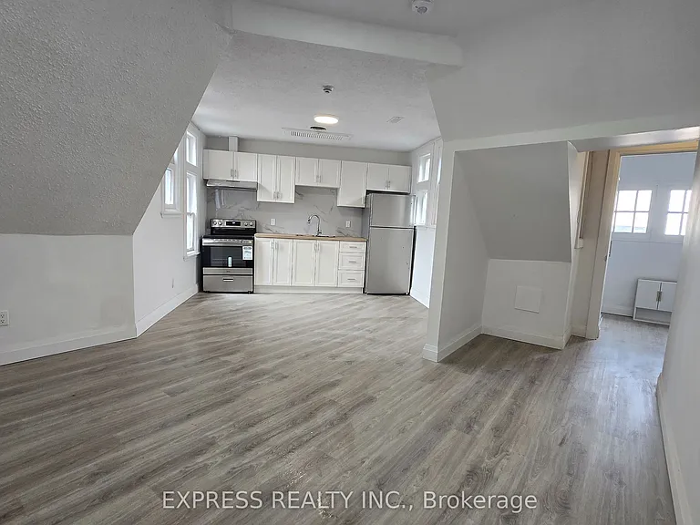 252 James St S #301 — Photo 2
