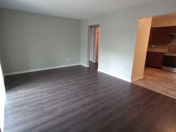 4th image of 196 Flintridge Dr #8