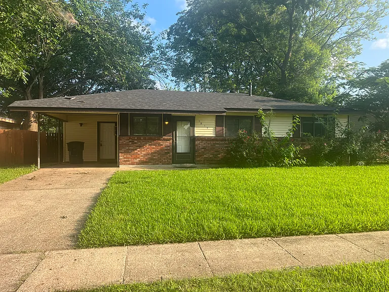 1916 Alison Ave — Photo 1
