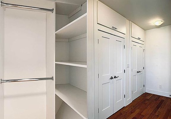 3rd image of 4331 45th St APT 6A