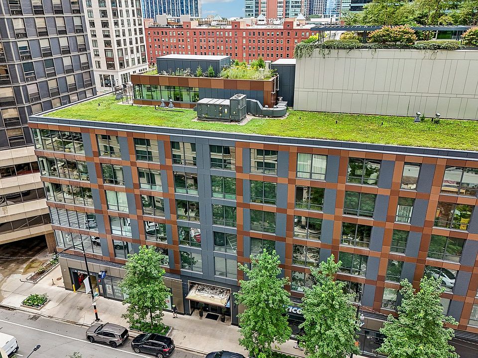 1st image of 423 E Ohio St #404