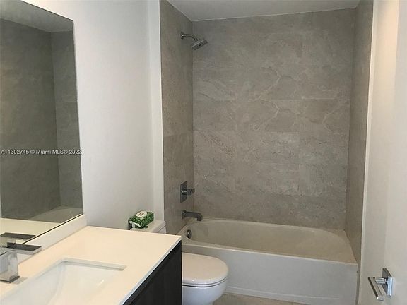 5th image of 488 NE 18th St Unit 2410