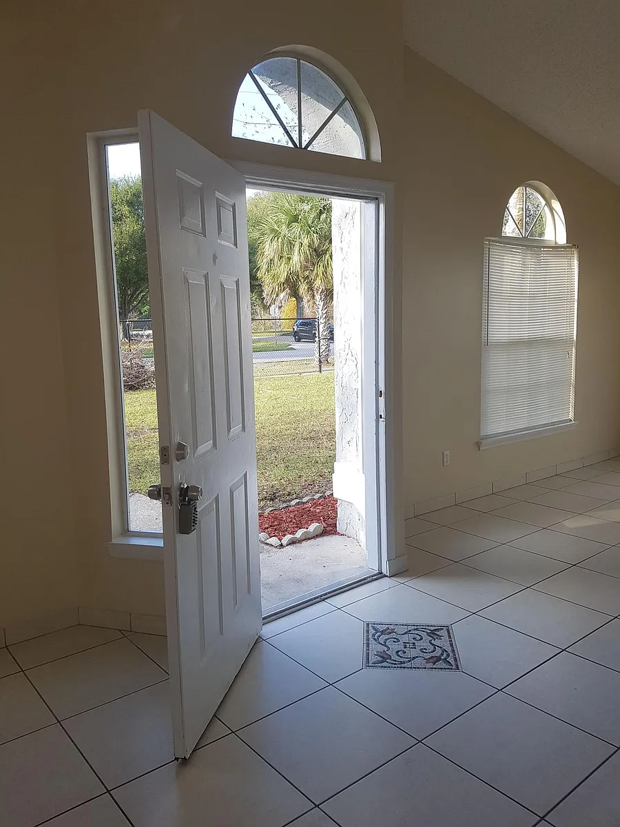 Door - 205 San Gabriel St