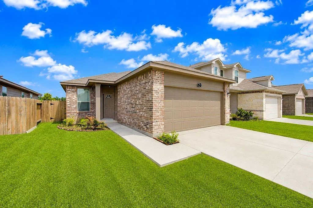 4 bed, 2.0 bath, 1552 sqft, $1,800 — Photo 2
