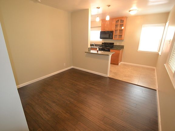 5th image of 1040 N Valley St