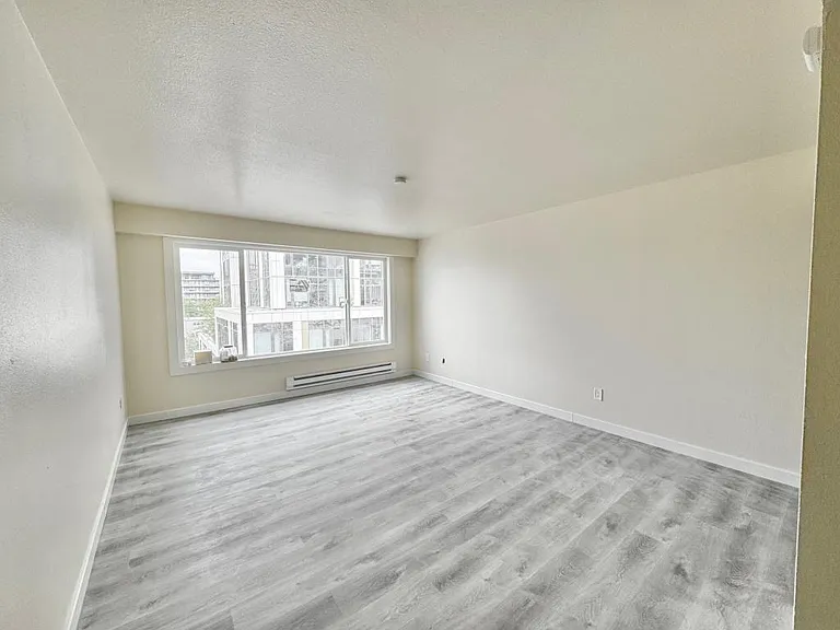 Maverick Apartments — Photo 11