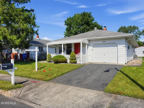 13 Venezia Street, Toms River, NJ 08757