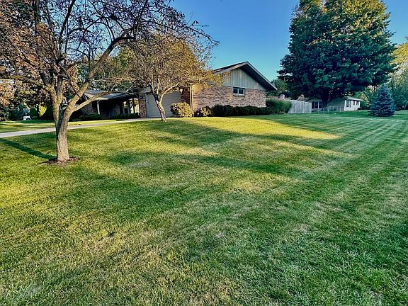 3rd image of 1790 Redwood Dr
