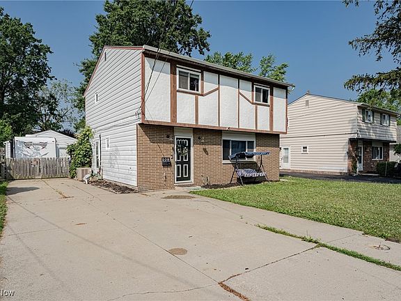 2nd image of 208 Parkway Dr