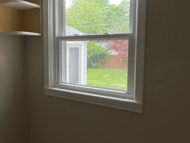 1033 E Kingsbury St — Photo 17