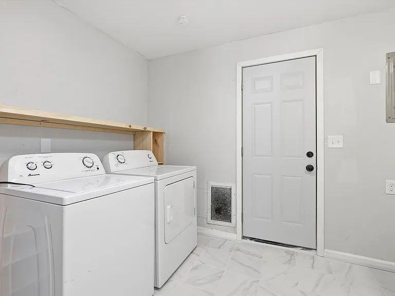 7725 Robinson St — Photo 16