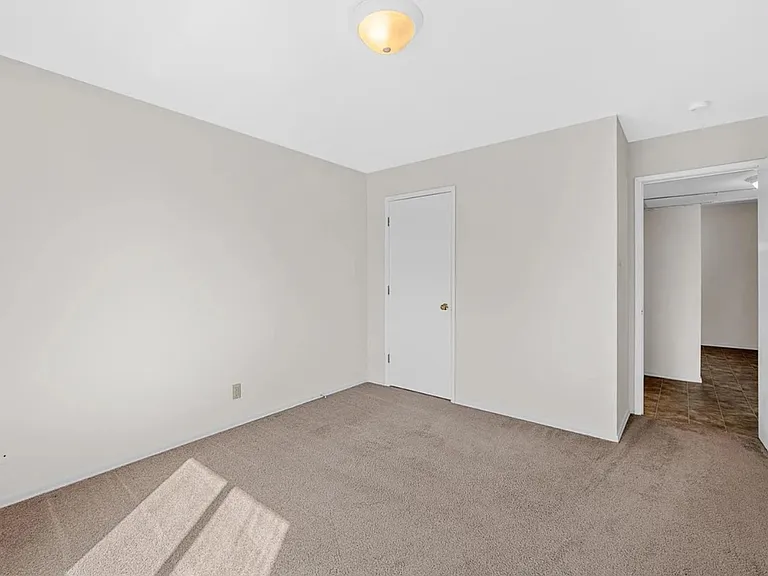 22 E Rock Creek Mnr — Photo 11