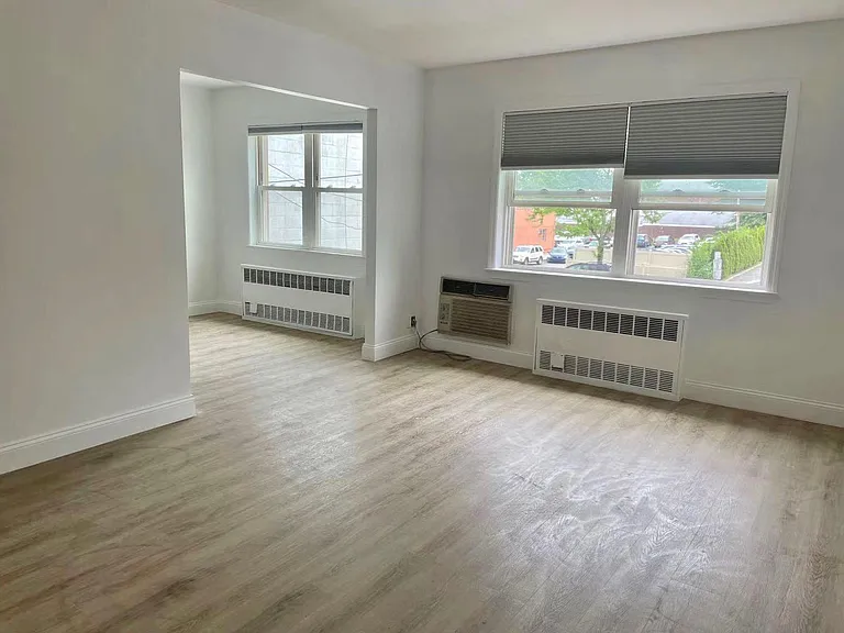 20-14 Utopia Pkwy #2 — Photo 6