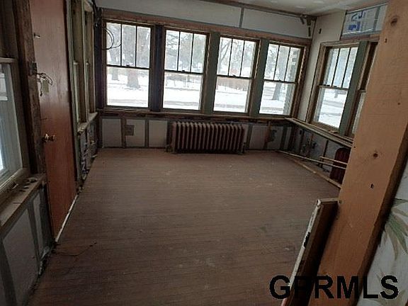 4th image of 5815 Florence Blvd