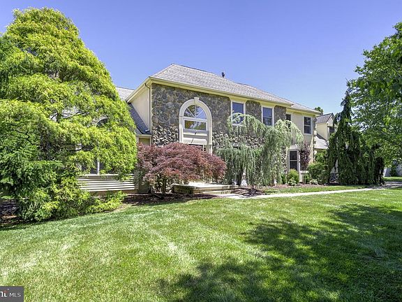 3rd image of 3 Garnet Ln