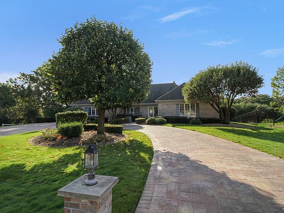 3rd image of 8407 Golfview Dr