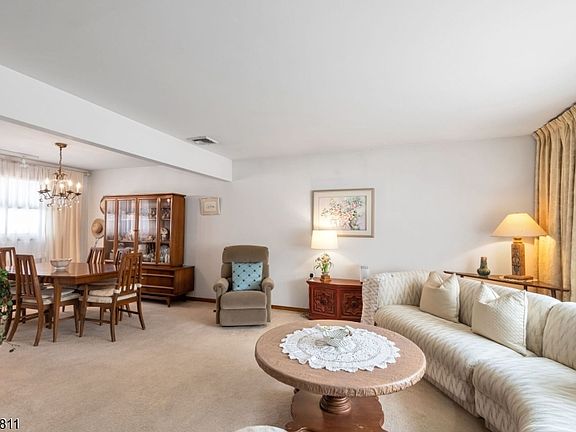 4th image of 25 Madison Ave