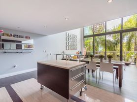 6000 Collins Ave