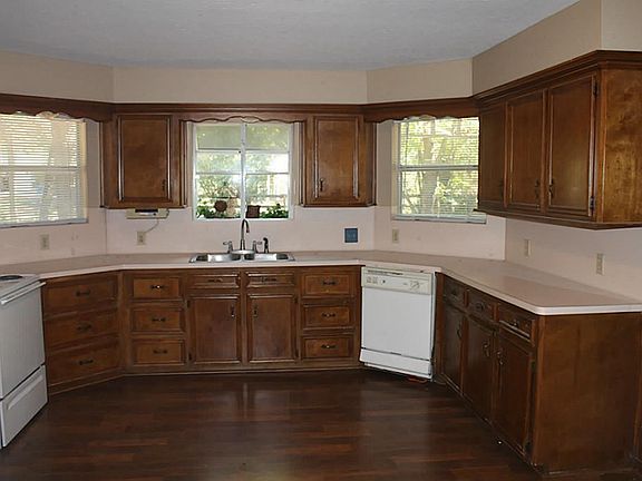 5th image of 17620 Rhonda Ln