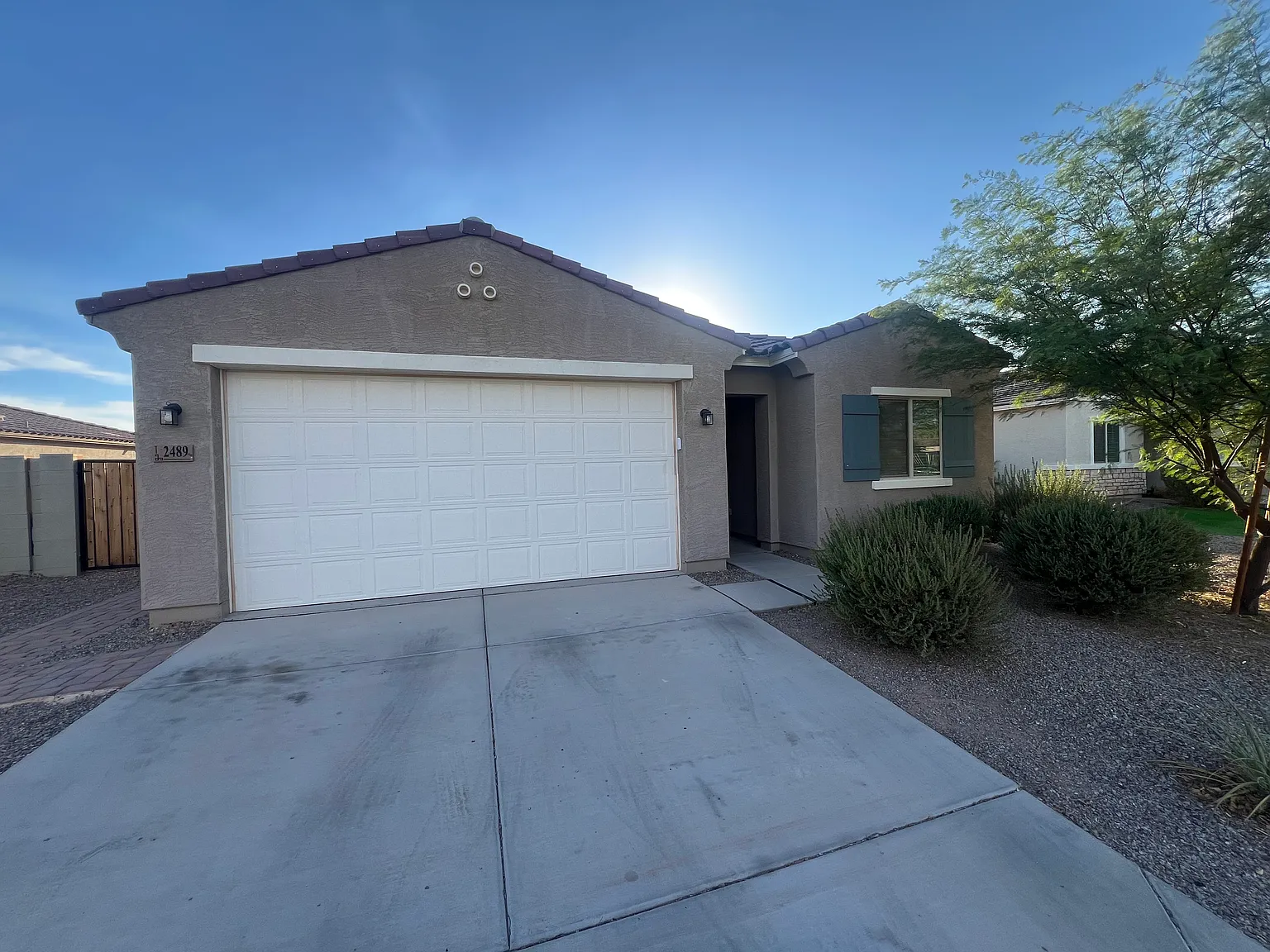 5 bed, 2033 sqft, $1,900 — Photo 1