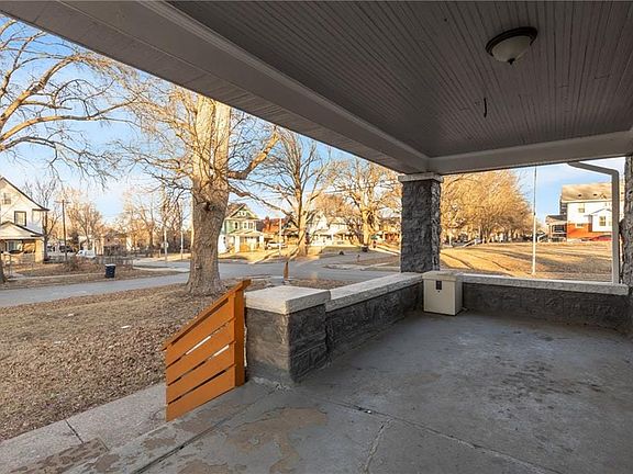 4th image of 2961 Lockridge Ave