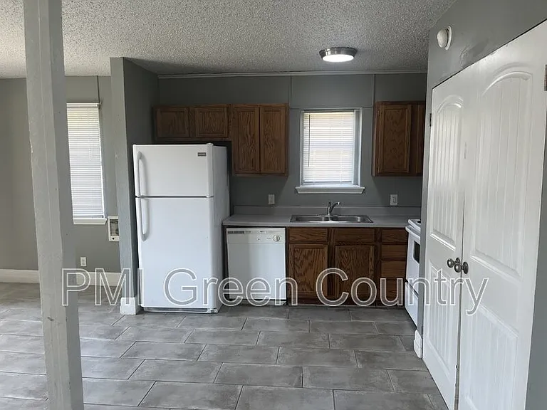 4807 S 27th West Ave — Photo 2