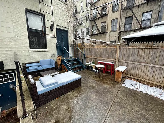 Rented by Tapiro Realty | media 12