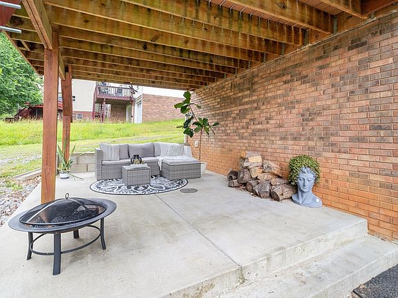 4th image of 1703 Thistlewood Dr