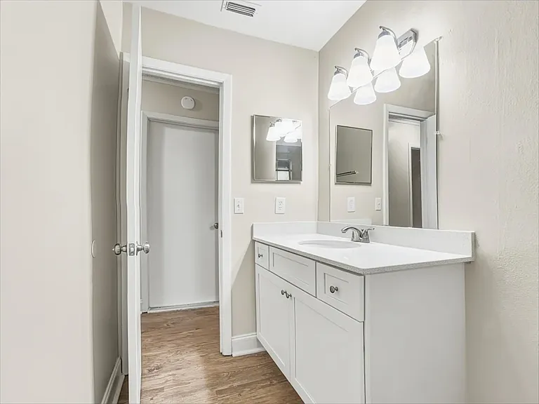 1171 La Mesa Ave — Photo 5
