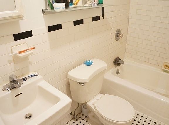 5th image of 122 Allen St APT 5