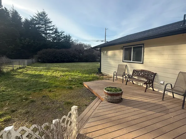 2261 Old Mill Rd, Crescent City, CA 95531