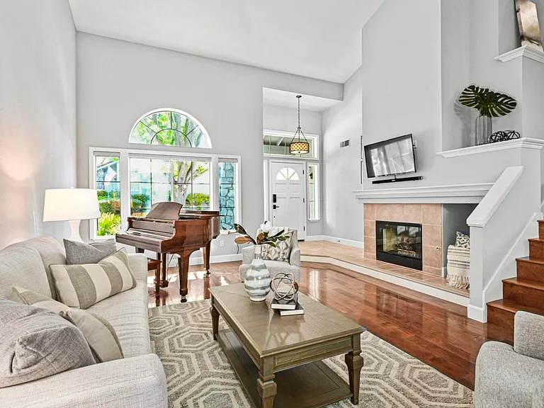 208 Promenade Ln — Photo 4