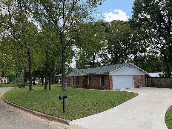 4th image of 201 Juniper Dr