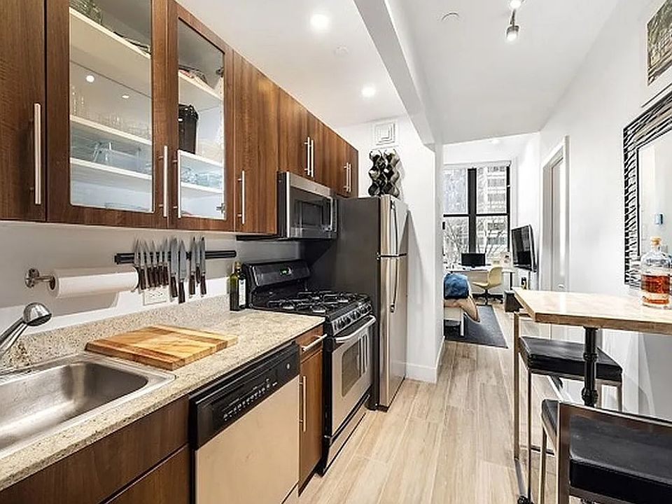 2nd image of 318 N Park Ave