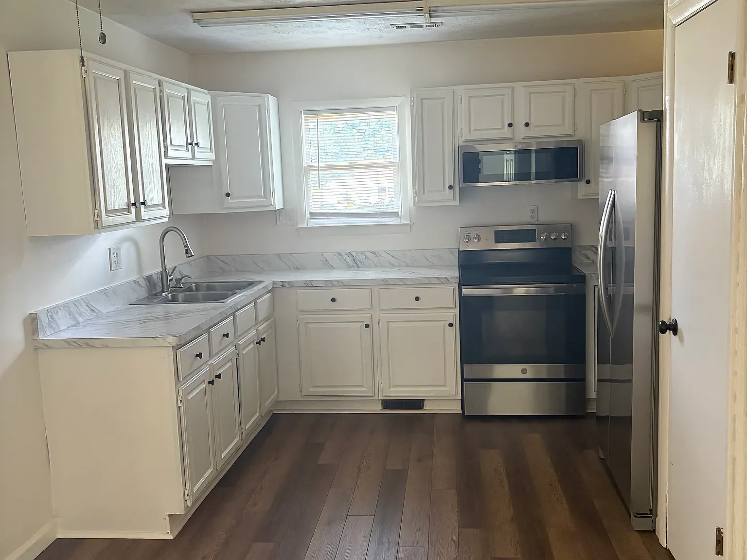 3 bed, 1025 sqft, $1,695 — Photo 3