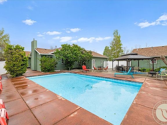 3rd image of 1340 Cloverleaf Pl
