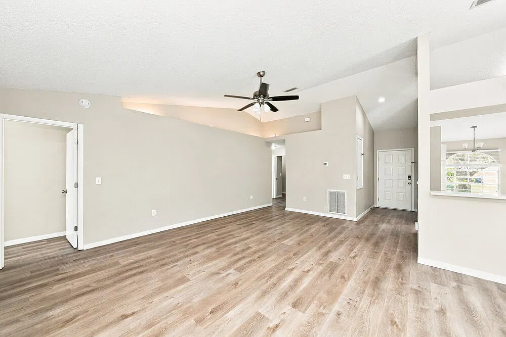 3 bed, 2.0 bath, 1363 sqft, $2,305 — Photo 3