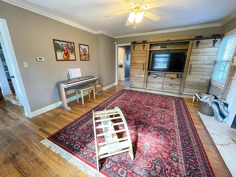 1609 Carolyn Dr — Photo 4